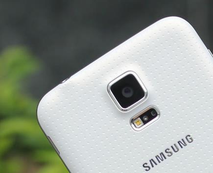 Смартфон Galaxy Feel Смартфон Galaxy Feel